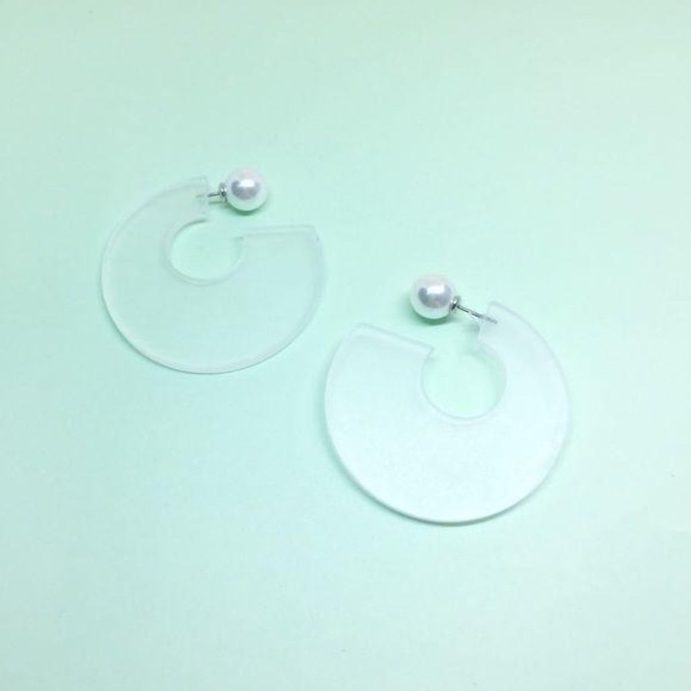 Handmade Pearl Resin Hoop Earrings - Picture 3 of 4